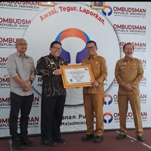 PEMKAB TOBA MENERIMA PENGHARGAAN DARI OMBUDSMAN