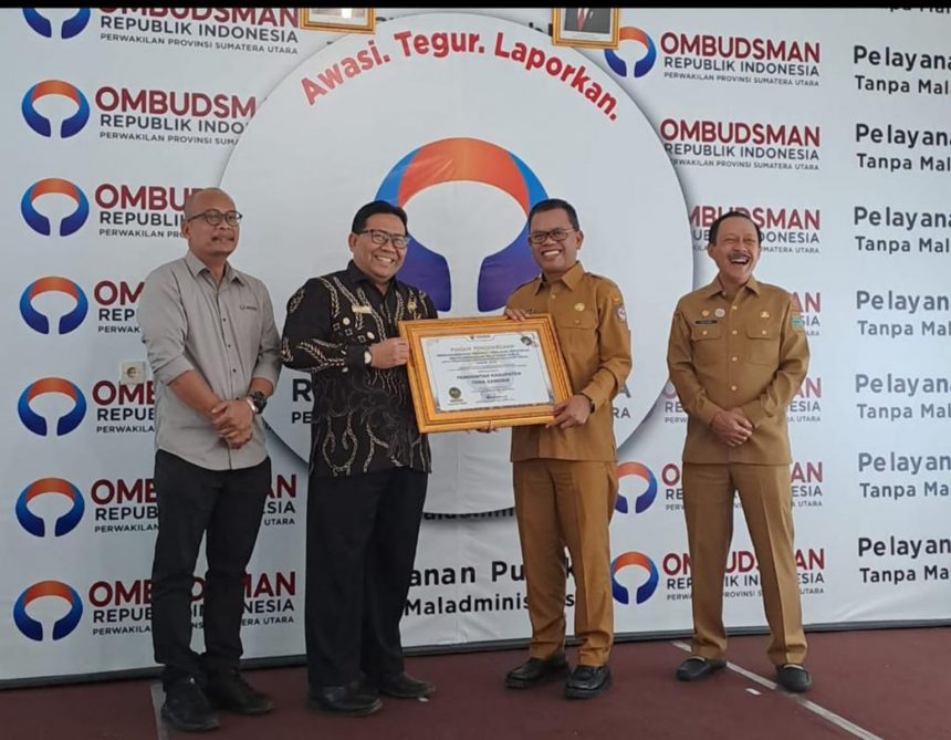 PEMKAB TOBA MENERIMA PENGHARGAAN DARI OMBUDSMAN