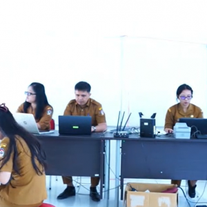 Disdukcapil Toba Jemput Bola di SMA N 1 Siantar Narumonda, 83 Pelajar Rekam KTP-el dan Aktivasi IKD. Disdukcapil Toba Jemput Bola di SMA N 1 Siantar Narumonda, 83 Pelajar Rekam KTP-el dan Aktivasi IKD.