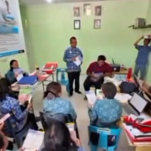 Disdukcapil Kabupaten Toba Laksanakan Pembinaan Kader KISAK di Desa Jonggi Manulus