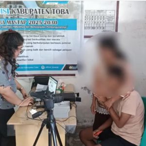 Disdukcapil Laksanakan Pelayanan Kependudukan di Desa Sigaol Barat, Termasuk Perekaman Disabilitas