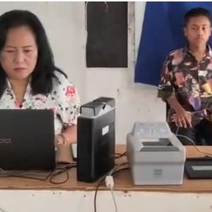Disdukcapil Toba Lakukan Perekaman dan Aktivasi IKD di SMK Parulian Porsea